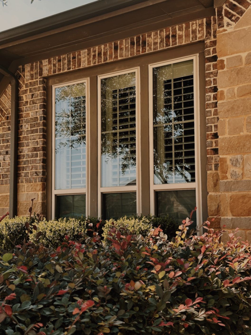 Screen Cleaning by Stately Window Services